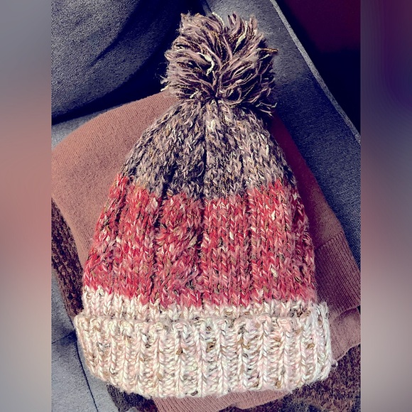 Wool blend knit hat with Pom Pom - Picture 1 of 2
